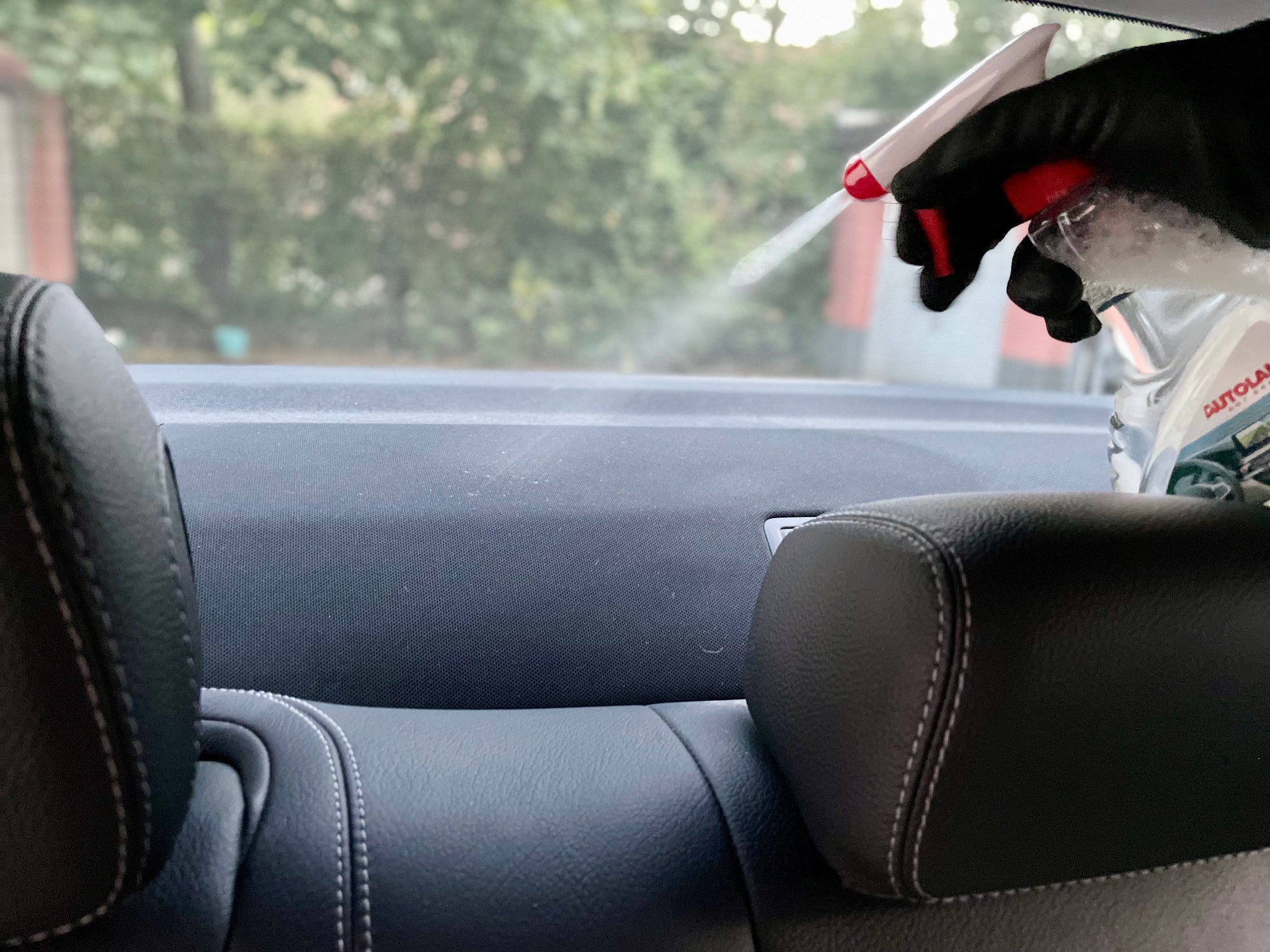 Das Auto Inneraumreiniger Set für dein Fahrzeug. Mit Frischekick reinigt dein kfz interieur schonend. Für fast alle Bereiche im Farhzeuginnenraum einsetzbar. Auto UNIVERSELL REINIGER