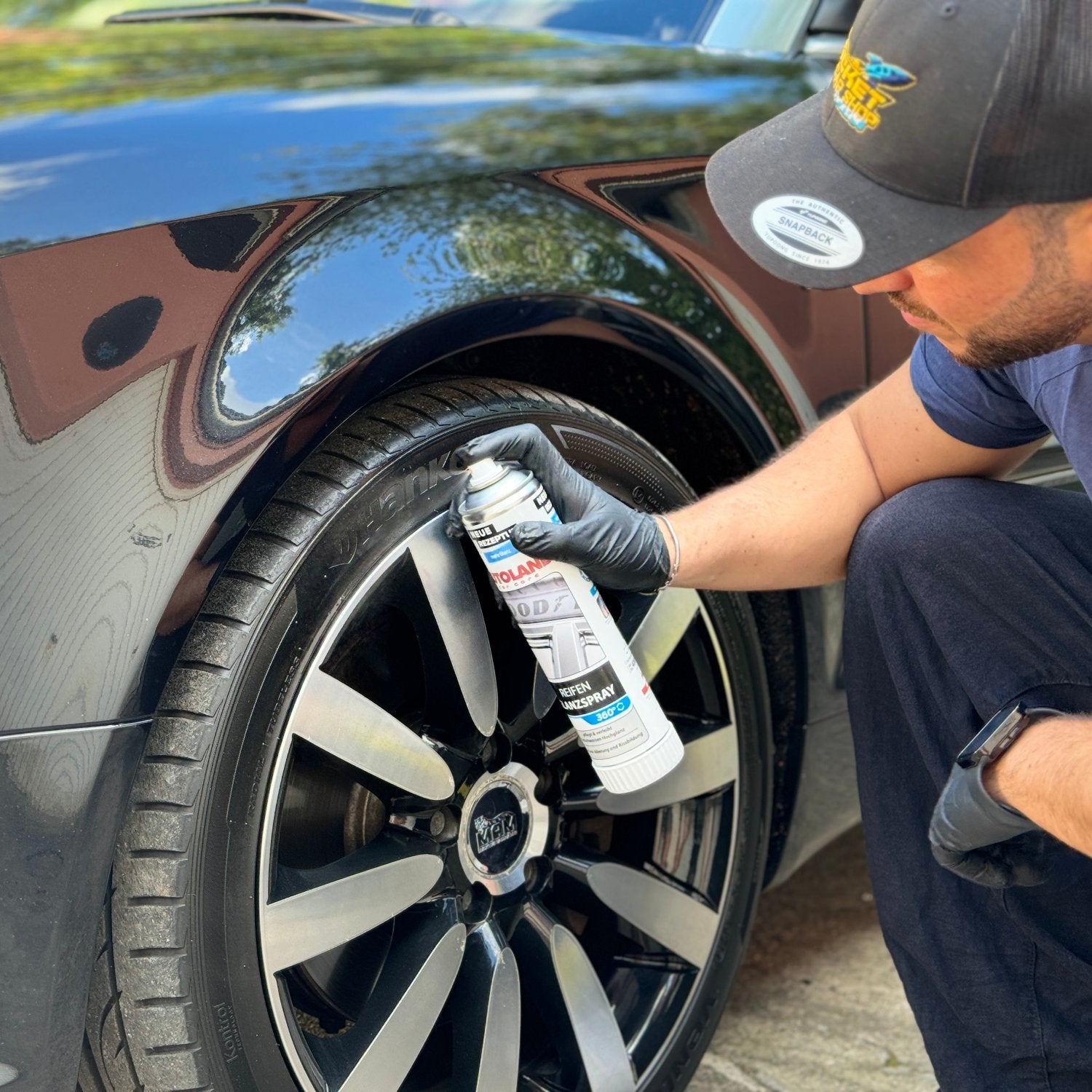 Autoland Reifenglanzspray für die perfekte Reifenpflege. Reifenspray für einen einzigartigen Neuwagen-Look. Seidenglanz für deine Gummis Gummipflege für Auto