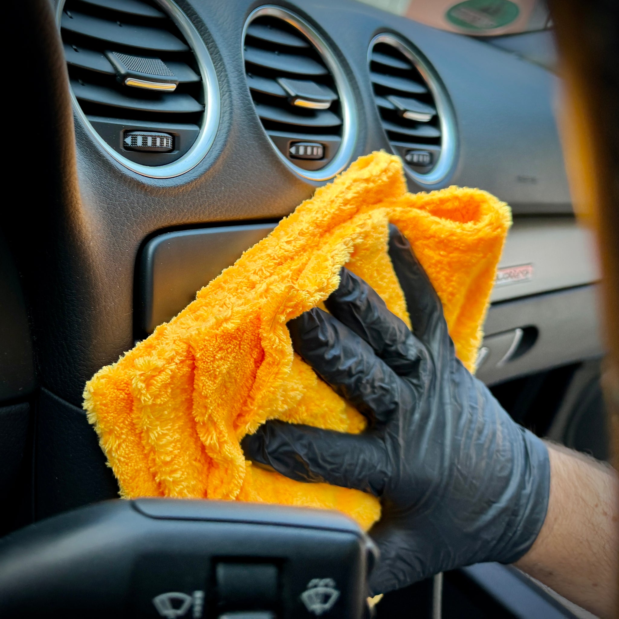 autopflege-mikrofasertuch-weich-soft-orange-auto-innenraum-flauschig-rocket-gloss-car-care