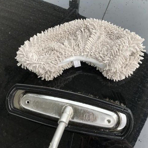 Brush cover for the self-service wash box - wash brush